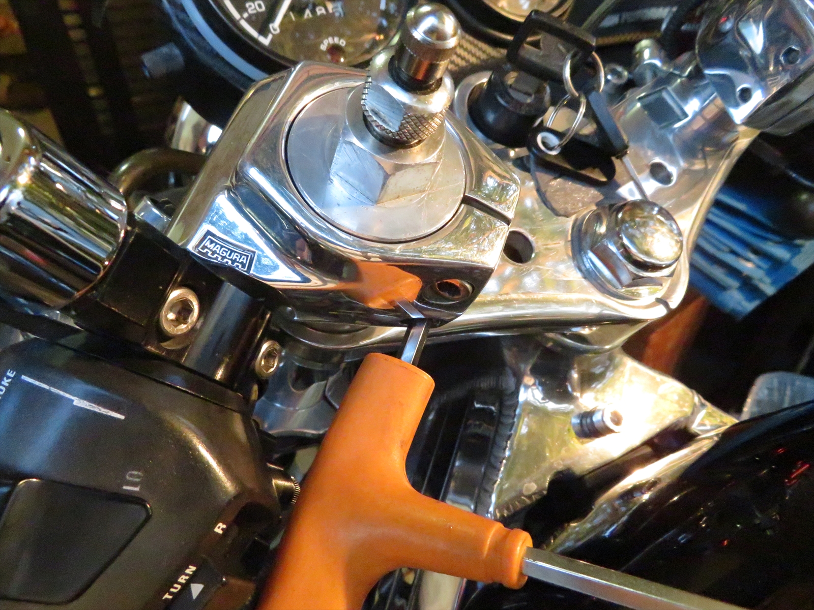 BROSに付いたHONDA CB400SF V-TEC フロントフォーク