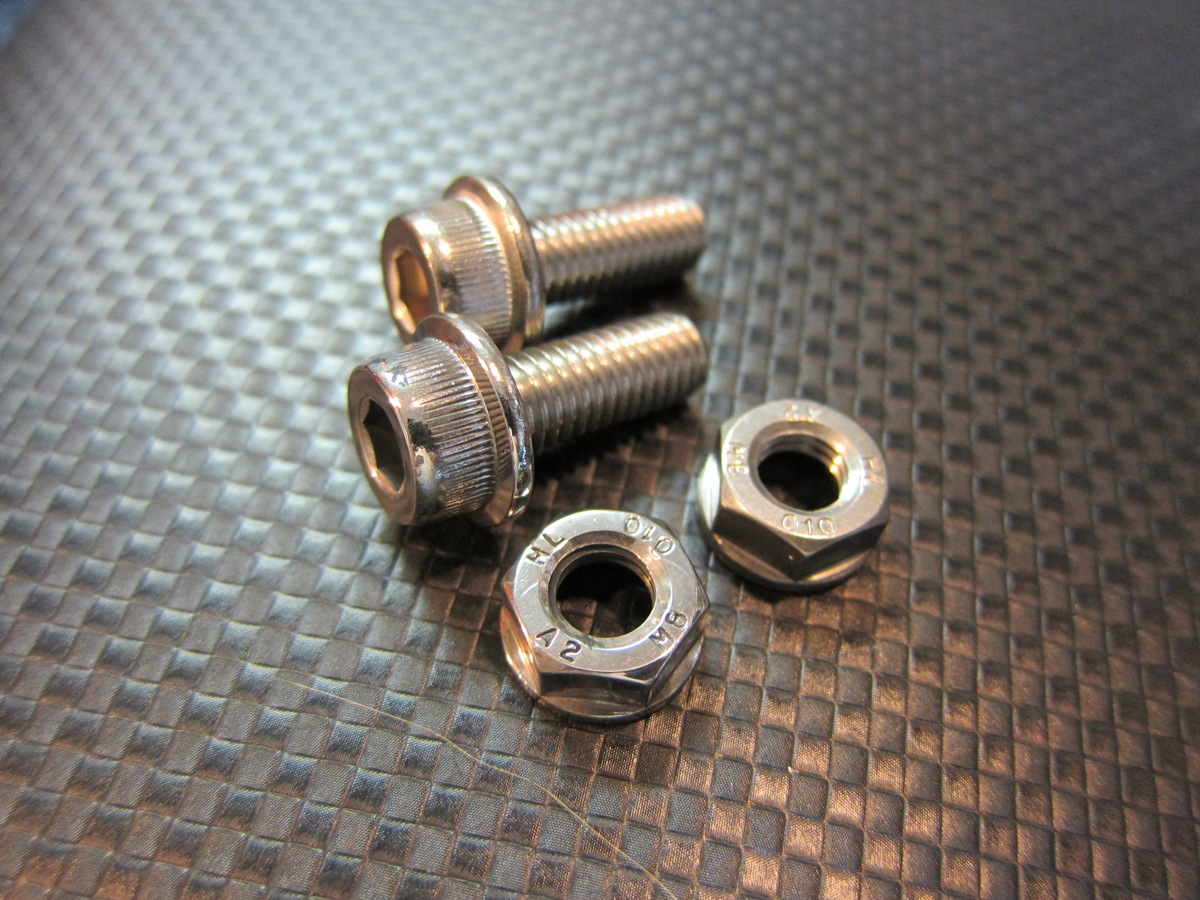ステンレス フランジキャップボルト M8x20